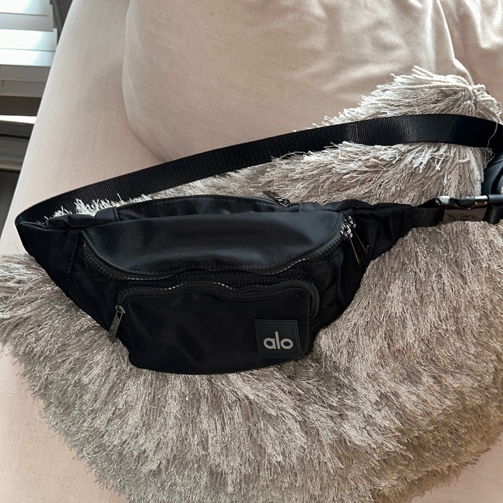 Alo explorer Fanny pack